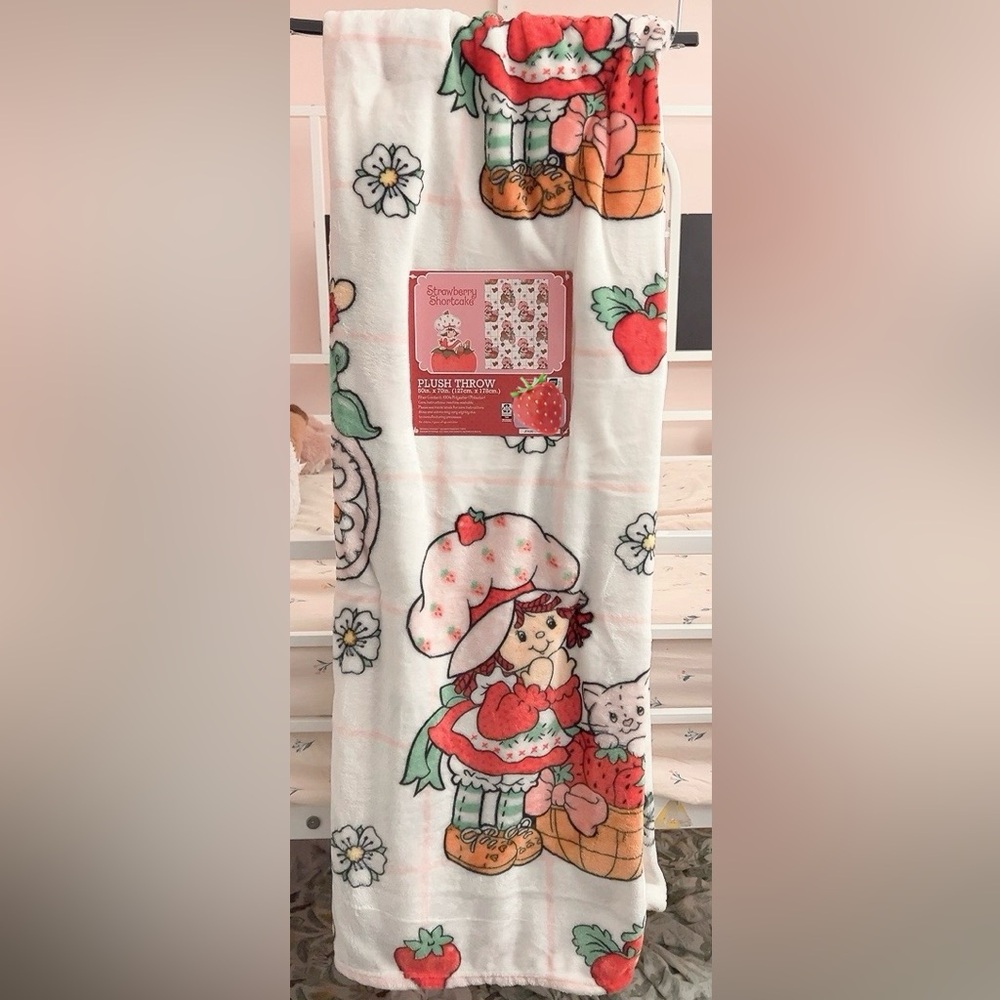 Strawberry Shortcake Plush Blanket HTF Viral 🍓